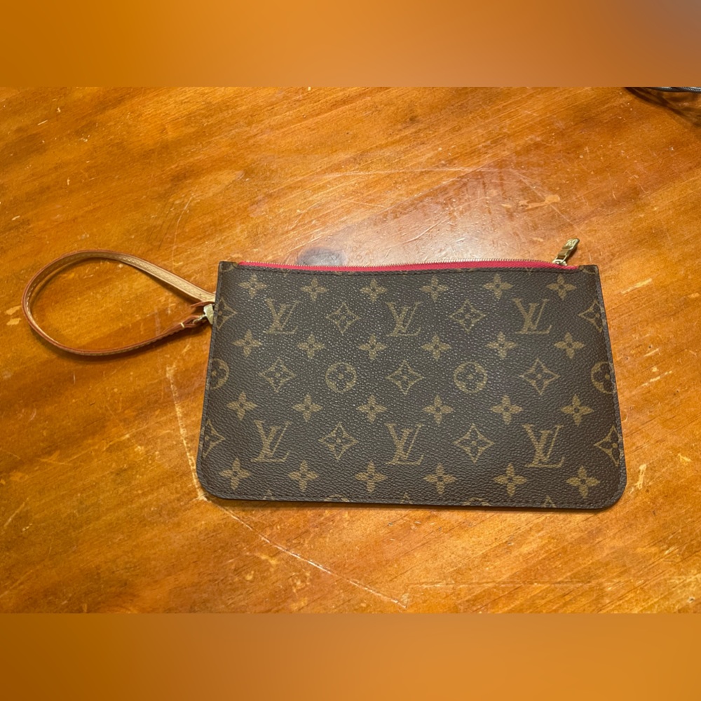 Louis Vuitton Neverfull Wristlet